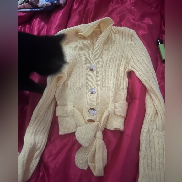 Yellow sweater - Picture 4 of 5